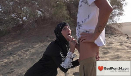 Sex With Muslims – A Moment Of Passion In The Desert