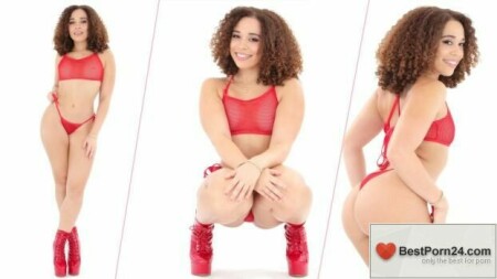 Penthouse Gold – Willow Ryder